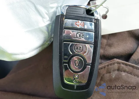 2025 Lincoln Navigator Reserve L z USA, uszkodzony, nr VIN 5LMJJ3LG3SEL08242